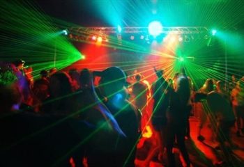 دستگیری ۶۰ زن و مرد در یک پارتی مختلط در مشهد