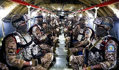 اعزام یگان‌های عملیاتی نیروی زمینی سپاه با هواپیمای نظامی به رزمایش ضدتروریستی سهند ۲۰۲۵ + فیلم