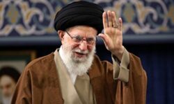 پیگیری وضعیت سلامت آقای رضا امیرخانی از سوی رهبر انقلاب