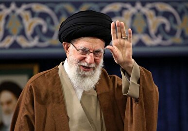پیگیری وضعیت سلامت آقای رضا امیرخانی از سوی رهبر انقلاب