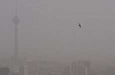 وضعیت هوای فردا ؛ آلودگی هوا رکورد زد و مدارس باز شد! / دلیل عدم تعطیلی یا غیرحضوری شدن مدارس