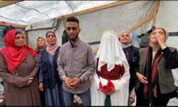 عروسی دسته جمعی در خان یونس؛ نمادی از امید و همبستگی در دل ویرانی‌ها + فیلم