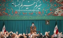 رهبر انقلاب: مرد و زن در منطق اسلام بدون هیچ تفاوتی یکسان هستند + فیلم