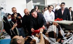 عیادت سرمربی پرسپولیس از بیماران بیمارستان طالقانی