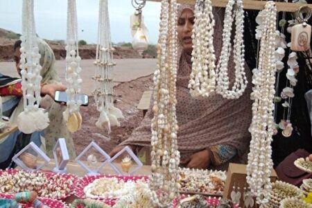 گلایه بومیان هرمز از کاهش مسافر/چرخ اقتصاد جزیره کند شد