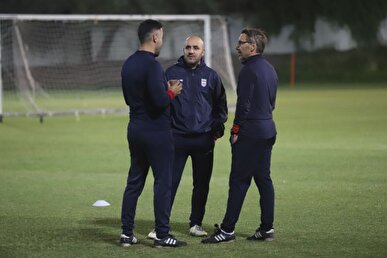 کادر فنی تیم ملی تماشاگر شهرآورد 106