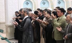 دستها برای طلب باران به آسمان بلند شدند