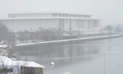 بارش شدید برف در محل برگزاری مراسم قرعه کشی جام جهانی ۲۰۲۶ + فیلم