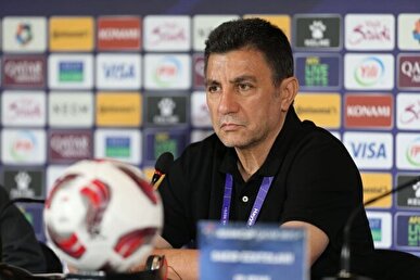 حضور امیر قلعه‌نویی سرمربی تیم ملی ایران در سالن مراسم قرعه‌ کشی جام‌ جهانی + عکس