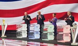 پخش تصاویری از بازی های جام جهانی دوره های قبلی در جریان مراسم قرعه کشی +فیلم