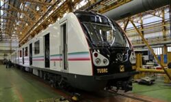 افتتاح قطار مترو ملی توسط زاکانی و چمران + فیلم