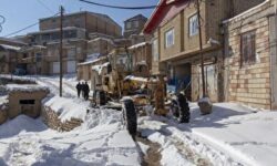 محورهای کوهستانی گلستان برف‌روبی و نمک‌پاشی شد