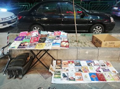 اعلام آمادگی شهرداری تهران برای ساماندهی دستفروشان کتاب در خیابان انقلاب