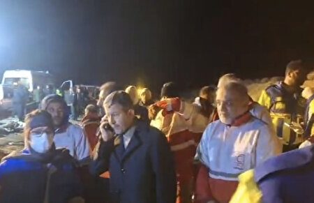 حضور مسئولان ارشد استانی در محل حادثه جادهای اصفهان برای نظارت بر عملیات نجات +فیلم