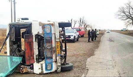 مصدومیت ۱۵ دانش آموز در واژگونی سرویس مدرسه در محور فیروزه_خوشاب
