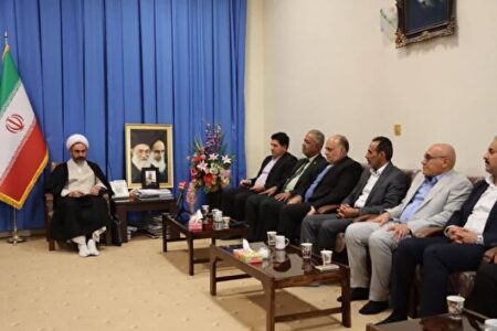 تأکید امام جمعه ایلام بر پیوندهای کهن با عراق / ما یک خانواده در دو سوی مرز هستیم