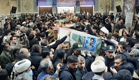 تشییع پیکر ٤ شهید حادثه تروریستی ایست و بازرسی فهرج + فیلم