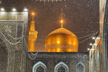 ببینید| تصاویری جذاب از بارش برف در حرم امام رضا علیه‌السلام و مشهد