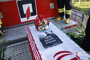 تشییع پیکر شهید آتش نشان صالح امانی در تبریز