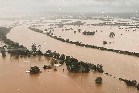 انسداد جاده خروجی شهر زهکلوت به سمت اسلام‌آباد شهرستان جازموریان
