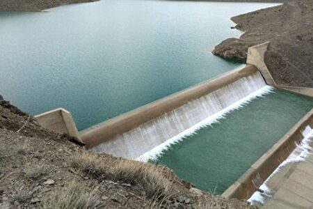 سرریز شدن سد‌های شهرستان خنج در بارندگی اخیر