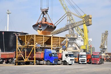 ۱۲.۸ میلیون تن کالای اساسی تا پایان آذر ماه از بندر امام وارد شد