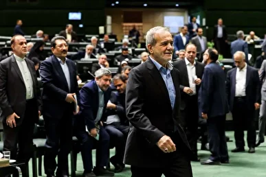 حامیان دولت راه حل همه مسائل و مشکلات را سیاسی می‌دانند/ صلح با آمریکا راه حل همه مکشلات نیست + فیلم