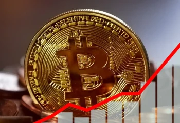 قیمت بیت‌کوین در ساعات اخیر افزایش قابل توجهی داشته است. بر اساس اطلاعات موجود، قیمت هر واحد بیت‌کوین در حال حاضر حدود ۱۲۲,۲۷۰ دلار است، که نسبت به ۲۴ ساعت گذشته حدود ۳.۵۴٪ افزایش داشته است. این افزایش قیمت باعث شده تا ارزش کل بازار بیت‌کوین به حدود ۲.۴۳ تریلیون دلار برسد. ارزدیجیتال در حال حاضر، بیت‌کوین با تسلط حدود ۵۹.۹٪ بر بازار ارزهای دیجیتال، همچنان پیشتاز این حوزه محسوب می‌شود. این روند صعودی نشان‌دهنده افزایش اعتماد سرمایه‌گذاران و نهادهای مالی به بیت‌کوین به عنوان یک دارایی امن و ذخیره ارزش است. اگر به دنبال سرمایه‌گذاری در بازار ارزهای دیجیتال هستید، این زمان می‌تواند فرصت مناسبی برای بررسی و تصمیم‌گیری باشد.