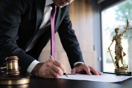 پیگیری پرونده حقوقی ایرانیان مقیم خارج