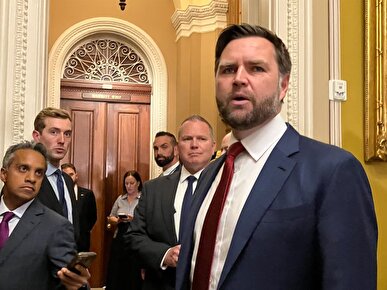 دفاع ونس از سیاست ترامپ در قبال ونزوئلا