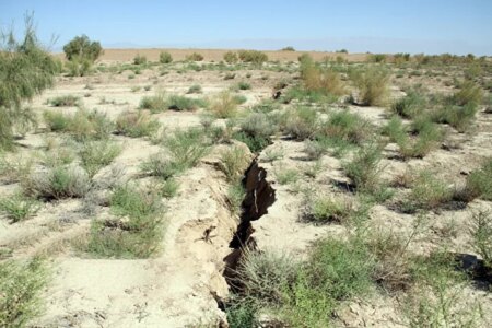 زلزله خاموش در دشت دامغان / روایتی از زمینهای نشستکرده و خانههای ترکخورده