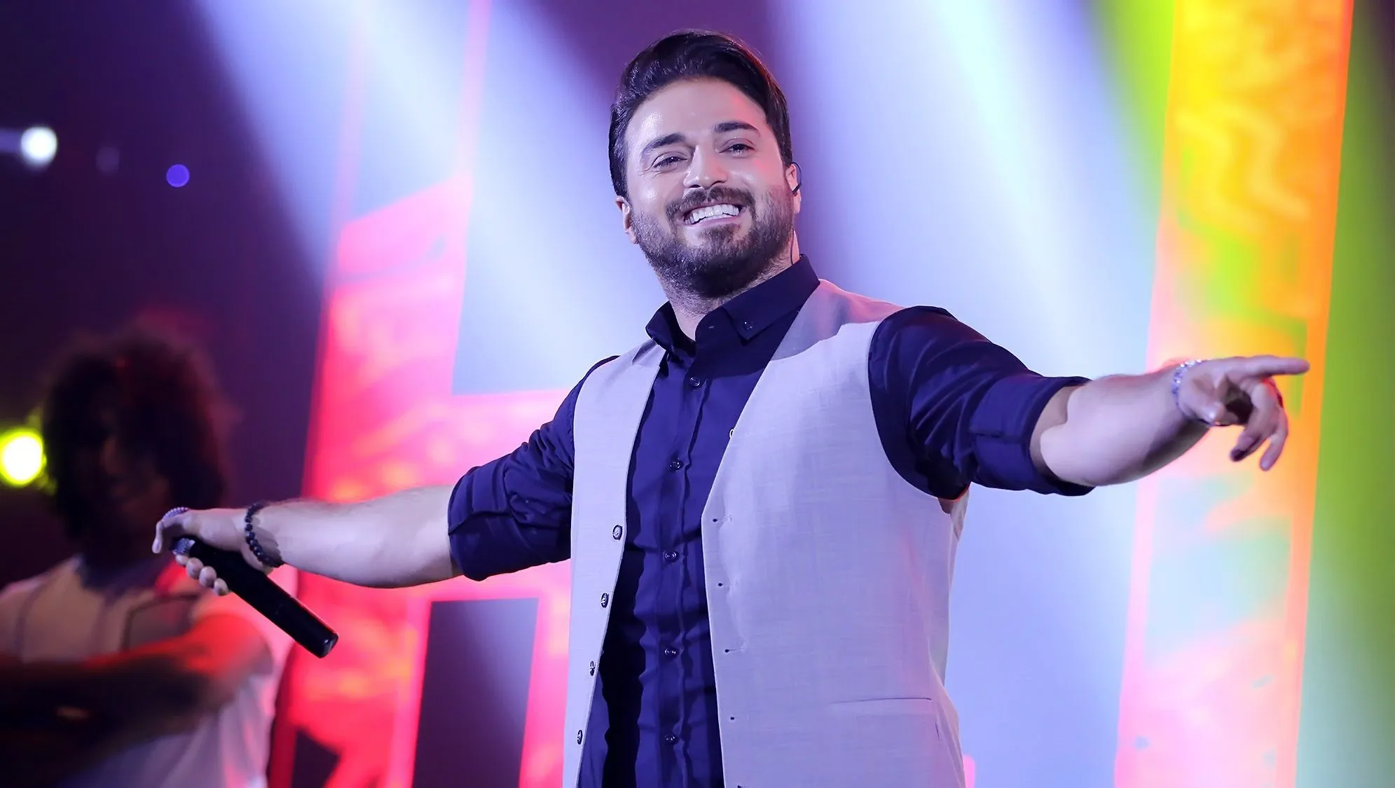 عکس های دیدنی از بابک جهانبخش همراه با پسرش