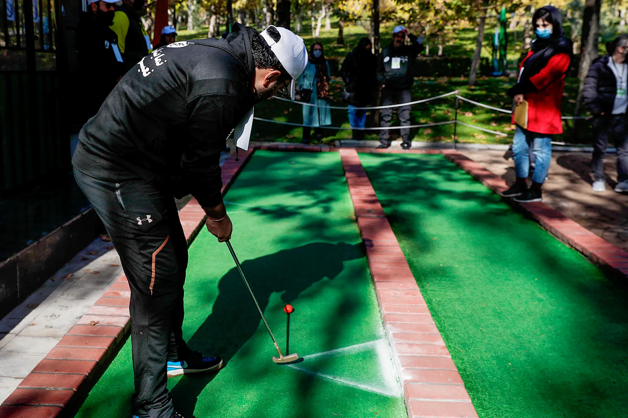 هنرمندان معروف در تیم مینی گلف + عکس