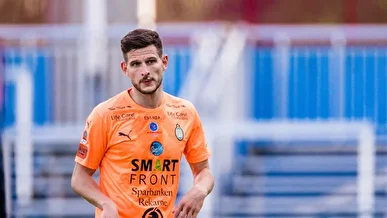 حریف استقلال، خط حمله خود را تقویت کرد