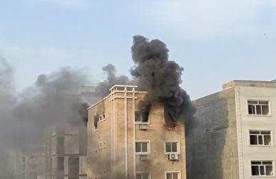 آتش‌سوزی ‌یک واحد مسکونی در بندرعباس/ مردم نگران نباشند+فیلم