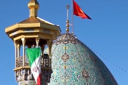 برافراشته شدن پرچم ایران در جای‌جای حرم مطهر شاهچراغ(ع) همزمان با آغاز دهه مبارک فجر